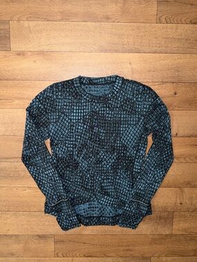 Lululemon Size Medium Close to Crossing Long Sleeve *Jacquard Tectonic Shipmate